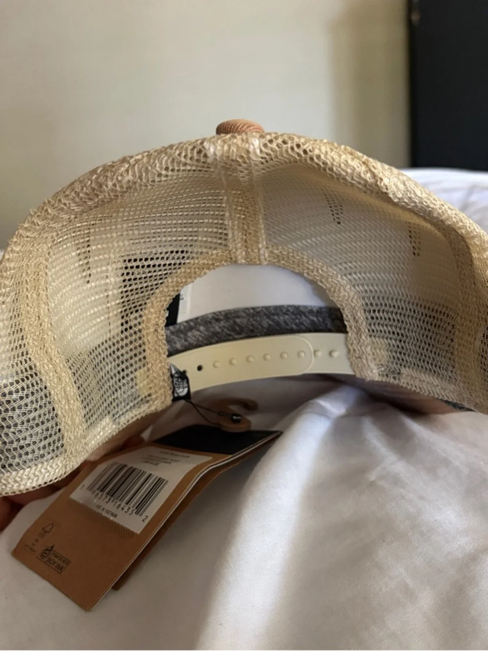 The North Face Embroidered Mountain Trucker Cap NWT